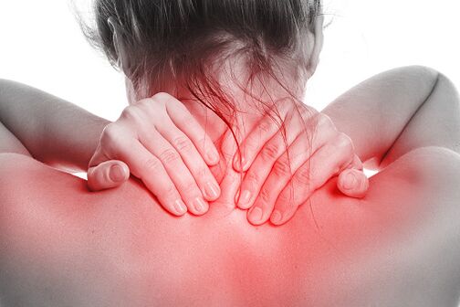 Douleur au cou avec ostéochondrose cervicale